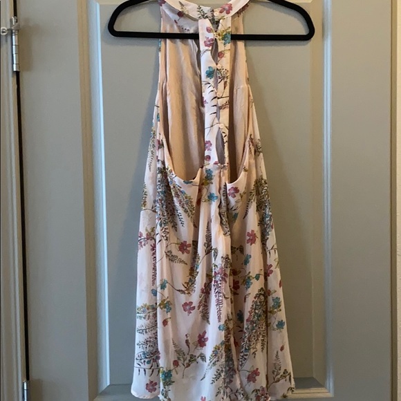 Summer dress with low back - Picture 2 of 4